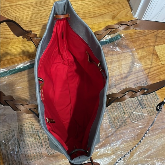 Dooney & Bourke
Nylon Shopper
Color:Grey/Tan Trim
Size:One Size - Picture 2 of 6